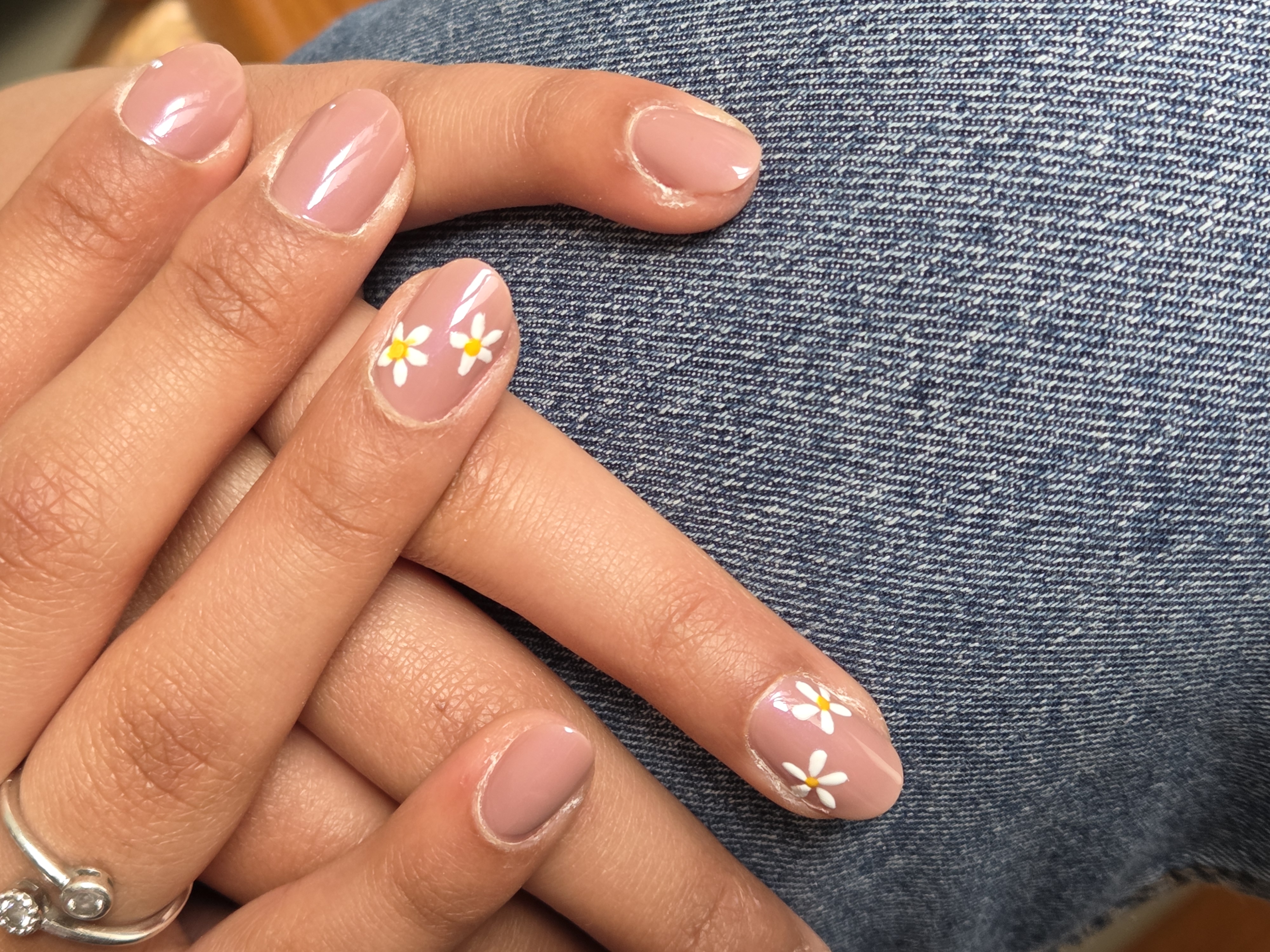 pose de vernis classique avec motifs en semi permanent