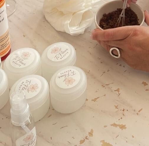 préparation de cosmétiques en pots